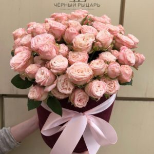 Шляпная коробка из 10 кустовых пионовидных роз