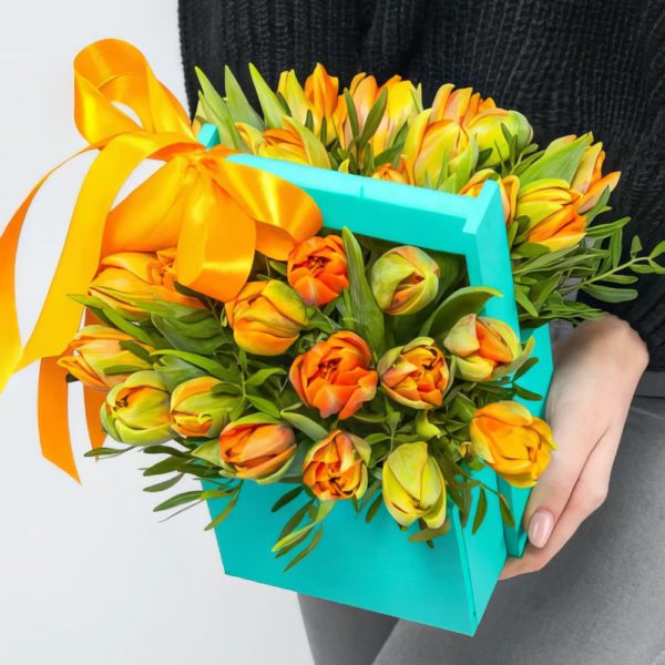 25 Оранжевых Пионовидных Тюльпанов в ящике